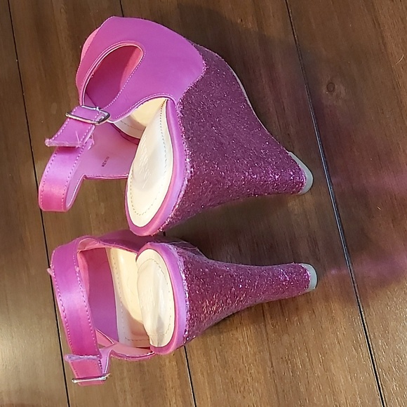 Le Chateau Fuchsia Glitter Wedges - Picture 3 of 4